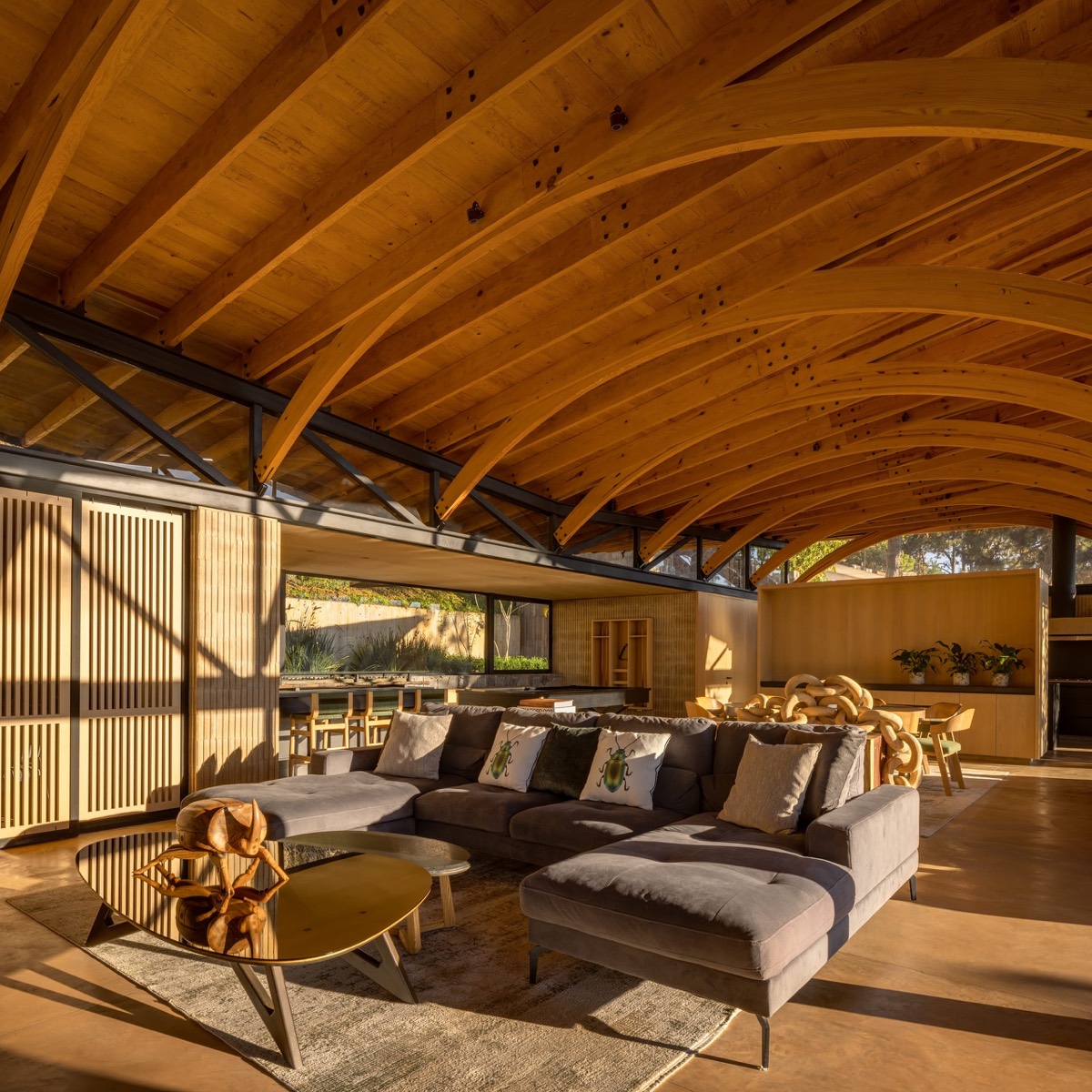 Cubierta de vigas laminadas Glulam en una casa mexicana